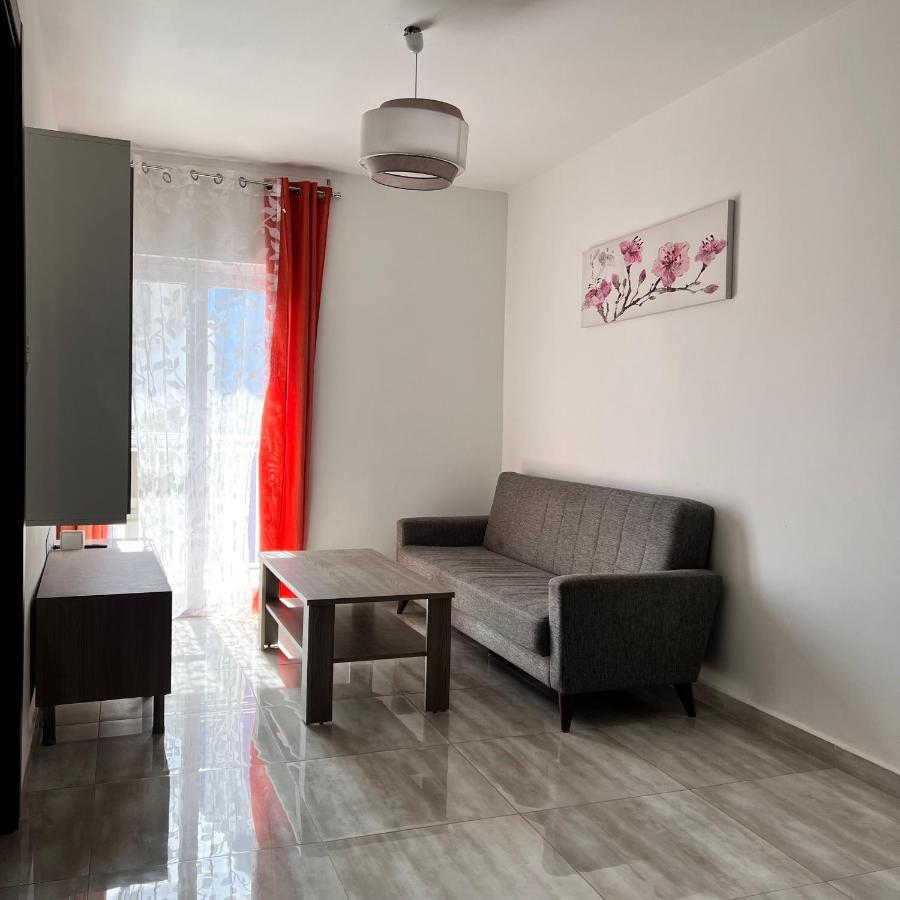 F4 2, Private Two Single Beds Shared Bathroom Homestay