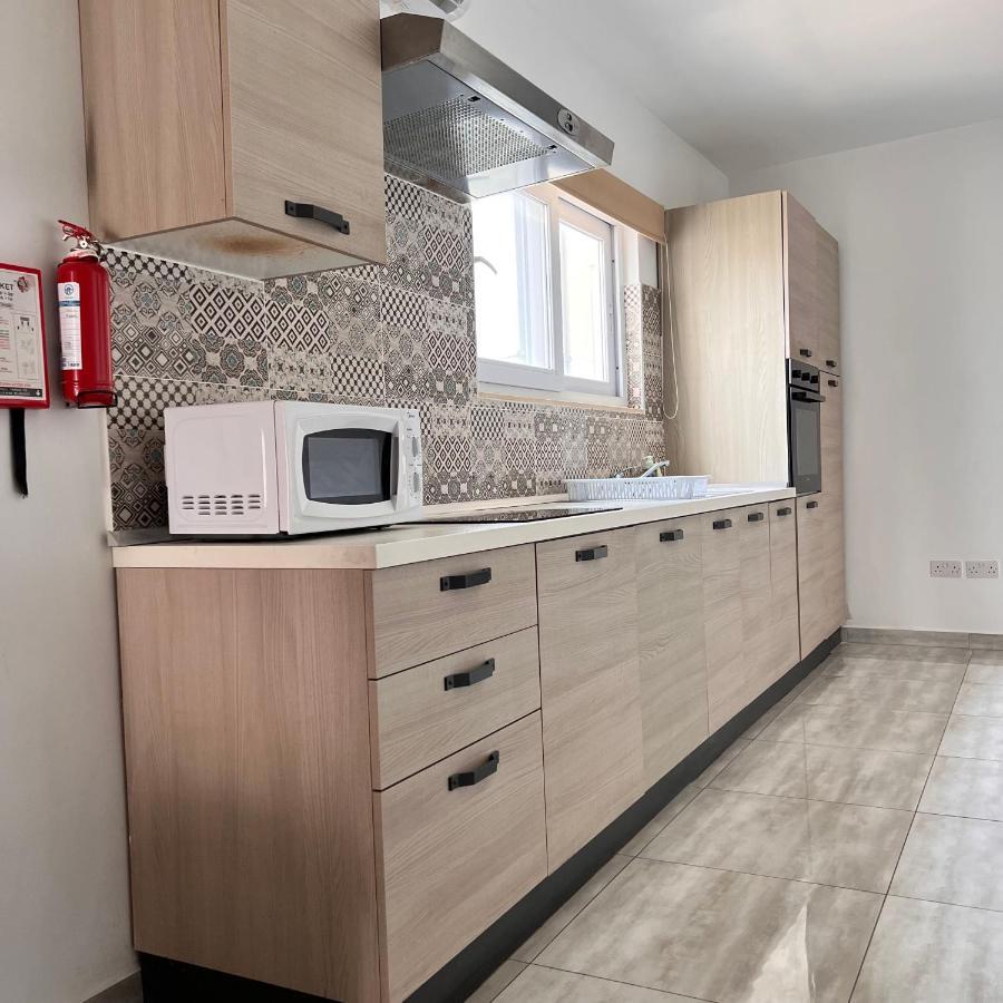 F4 2, Private Two Single Beds Shared Bathroom Msida