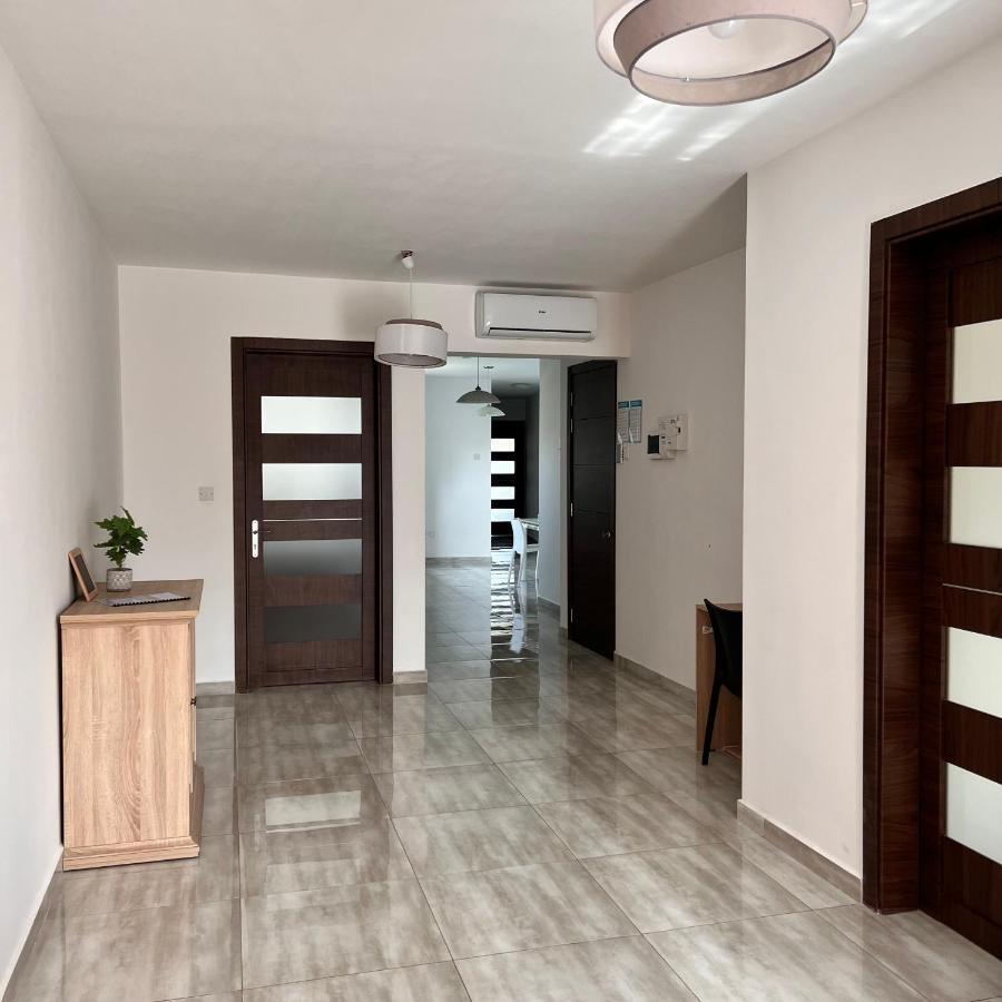 Séjour chez l'habitant F4 2, Private Two Single Beds Shared Bathroom